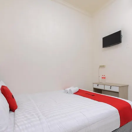 RedDoorz at Meruya Utara-2